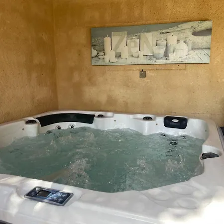 Avec Jacuzzi, 15 Couchages Nyaraló